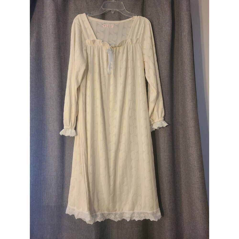 Vintage-Inspired Cream Nightgown Lace Trim & Bow Detail